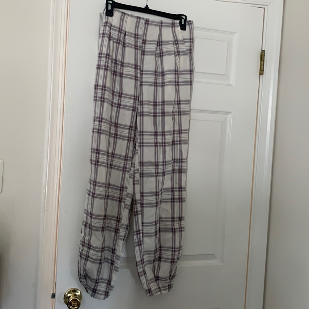 Medium pants from shein Worn once. Scrunch at top and bottom. Loose fit. POCKETS